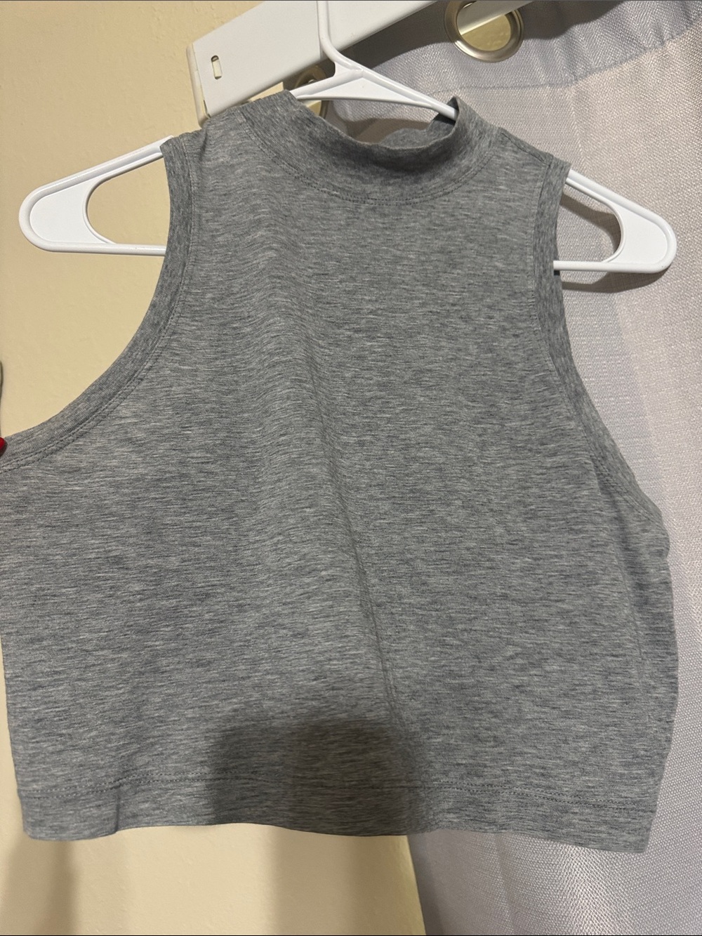 Lululemon Kitsilano Mock Tank 
Flawed ***